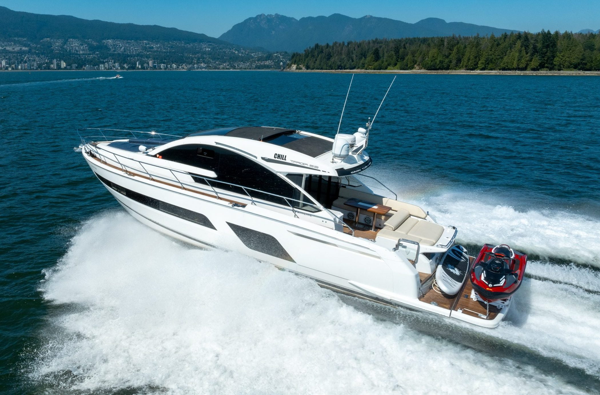 ignition marine fairline 53gt cruising on the sea